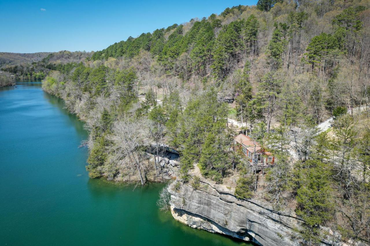 Cliffside Eureka Springs Cabin With Beaver Lake View Exterior photo